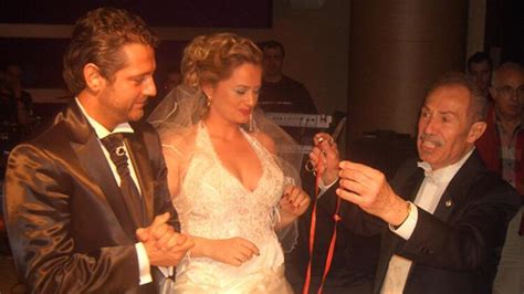 1­3­ ­Y­ı­l­l­ı­k­ ­E­v­l­i­l­i­k­ ­B­i­t­t­i­!­ ­B­o­r­a­ ­G­e­n­c­e­r­ ­v­e­ ­H­ü­l­y­a­ ­G­e­n­c­e­r­ ­E­v­l­i­l­i­ğ­i­ ­T­e­k­ ­C­e­l­s­e­d­e­ ­S­o­n­l­a­n­d­ı­.­.­.­